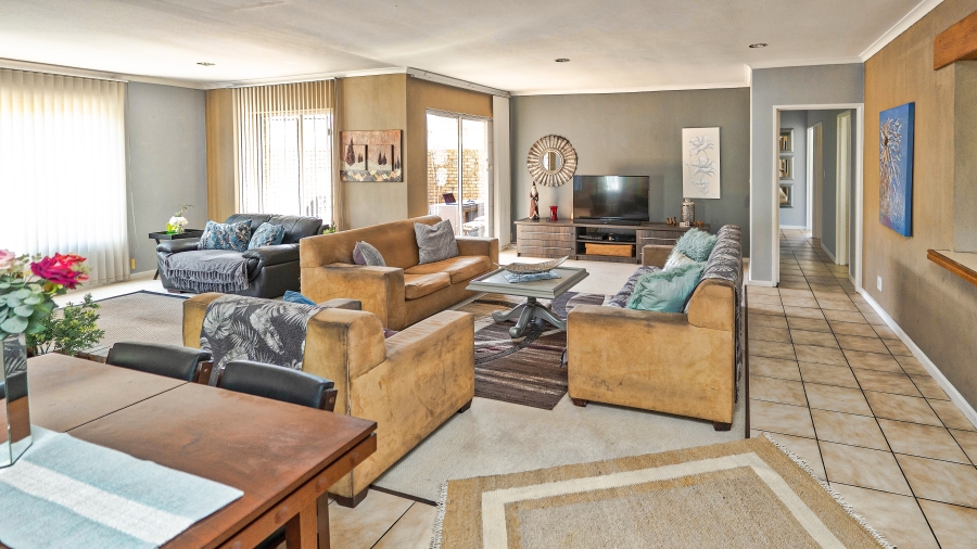 3 Bedroom Property for Sale in Welgelegen 3 Western Cape